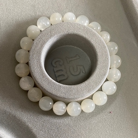 Moon stone - Picture 2 of 5